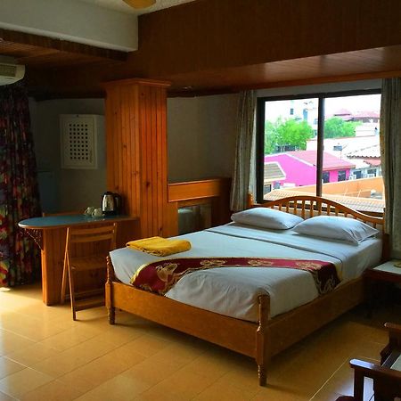 Hotel Bliss Mansion Pattaya Esterno foto