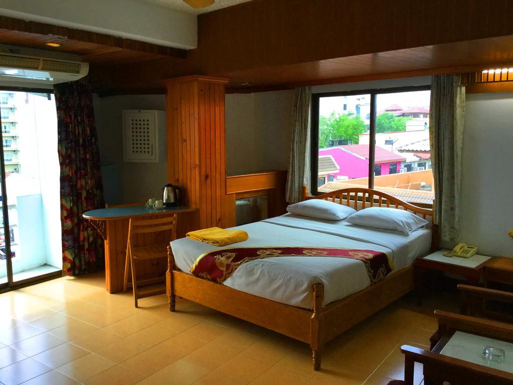 Hotel Bliss Mansion Pattaya Esterno foto