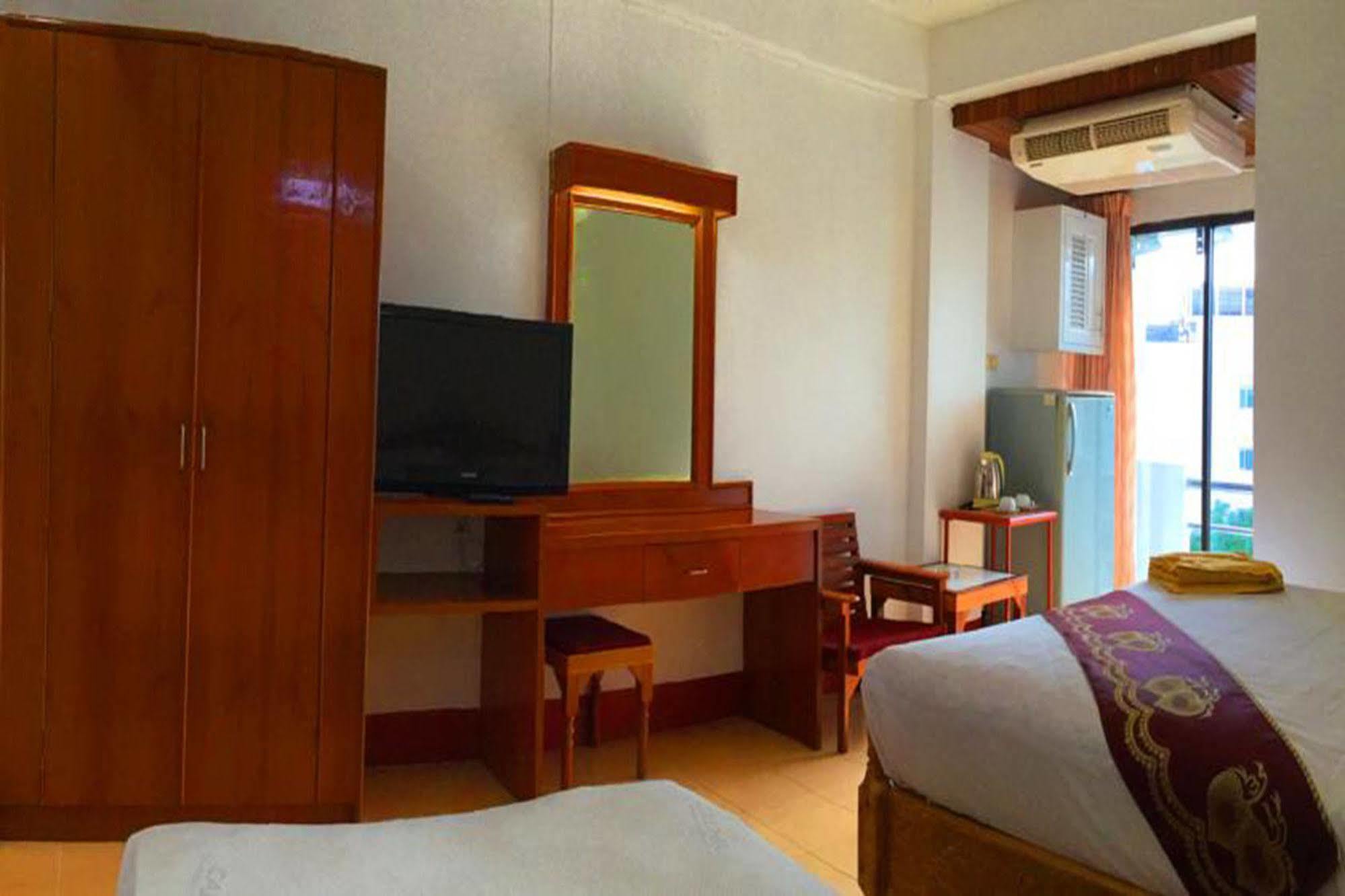 Hotel Bliss Mansion Pattaya Esterno foto