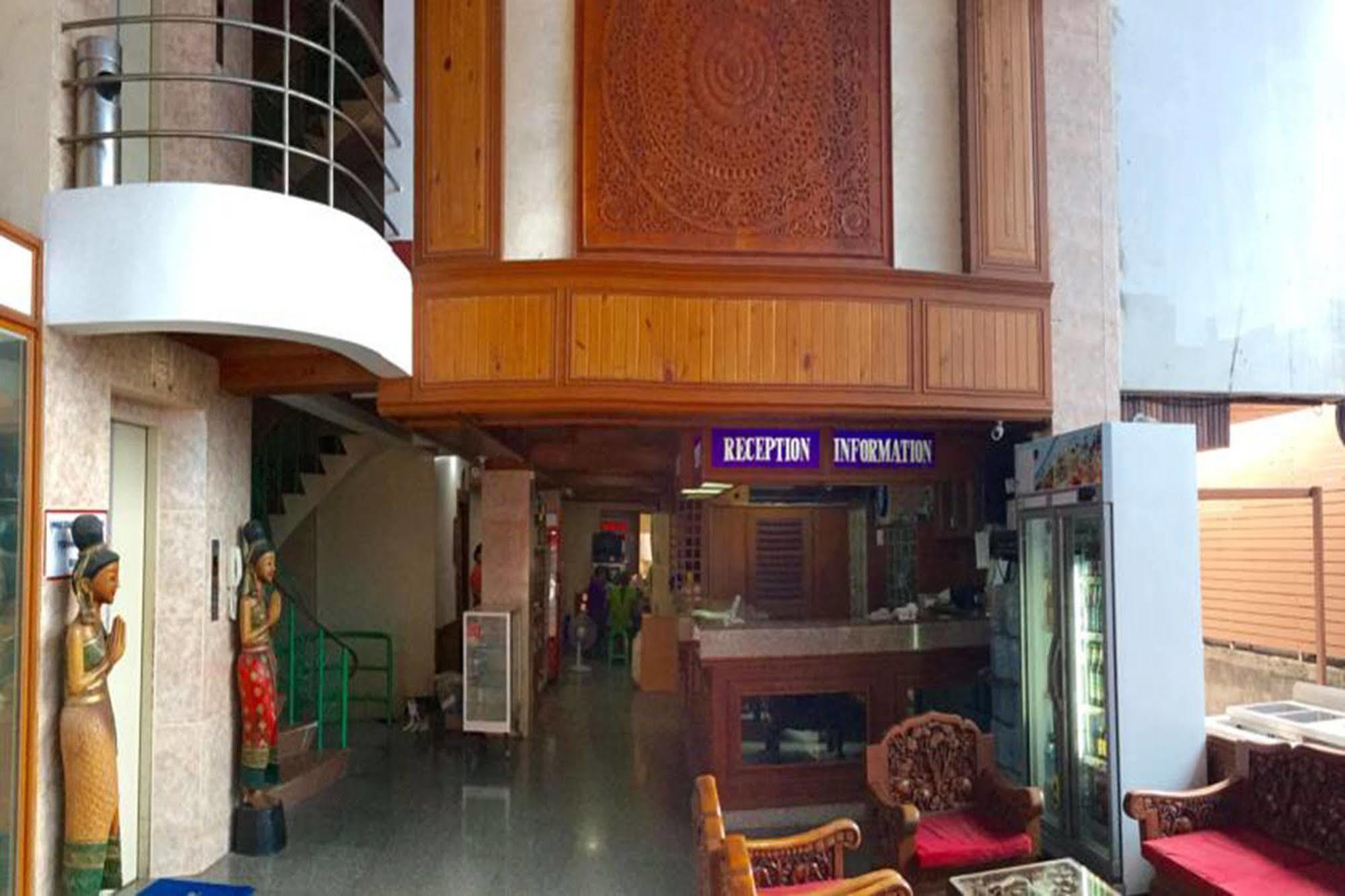 Hotel Bliss Mansion Pattaya Esterno foto