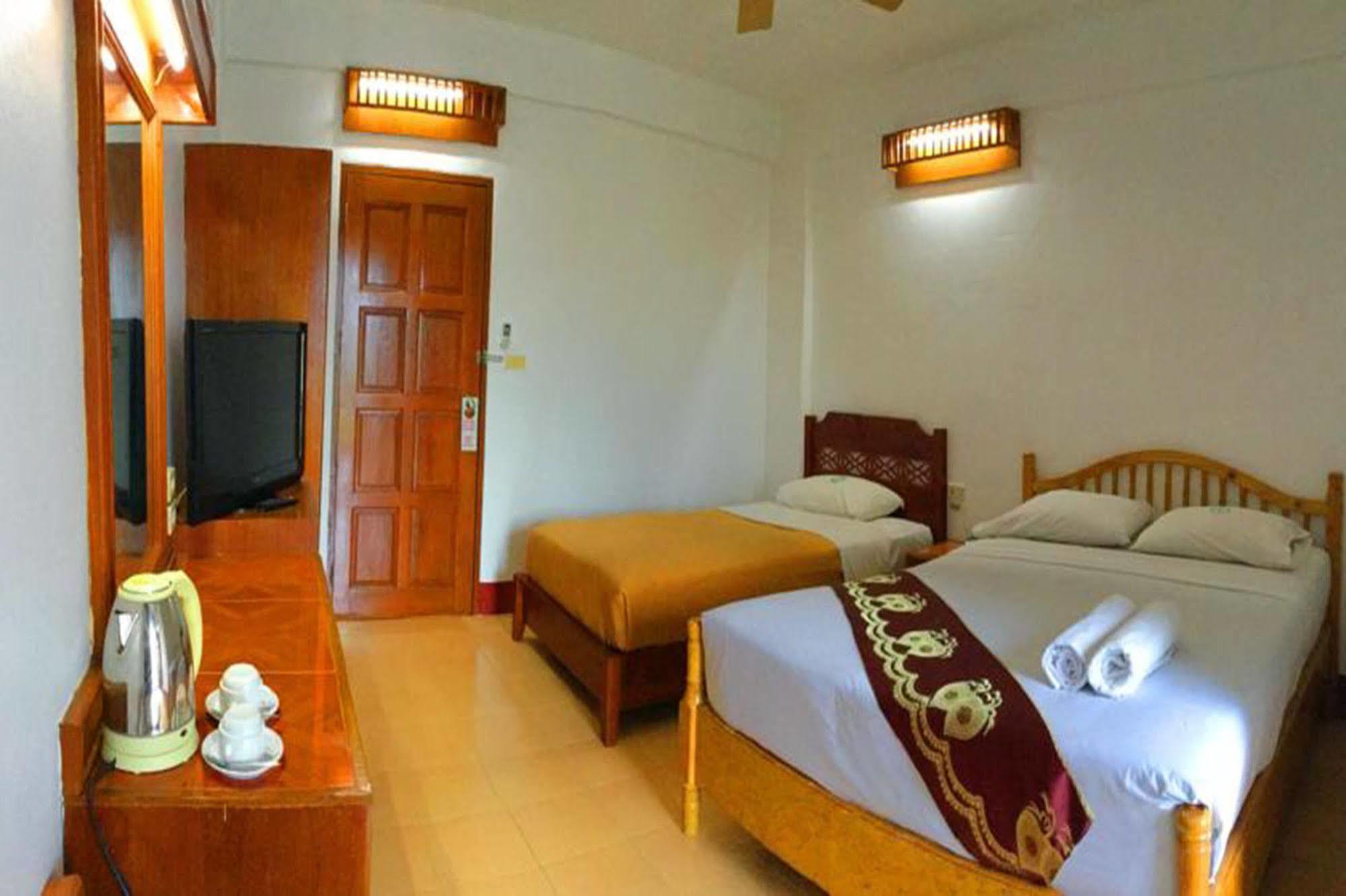 Hotel Bliss Mansion Pattaya Esterno foto